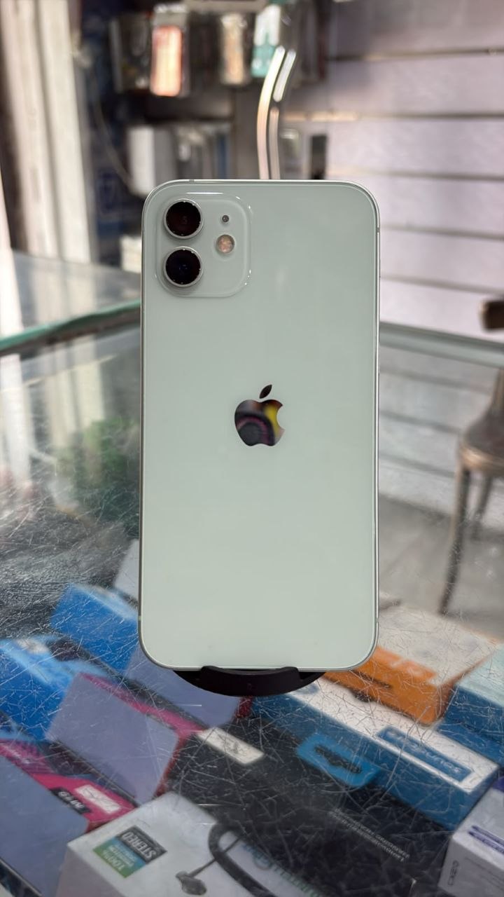 iPhone 12 - صورة 1
